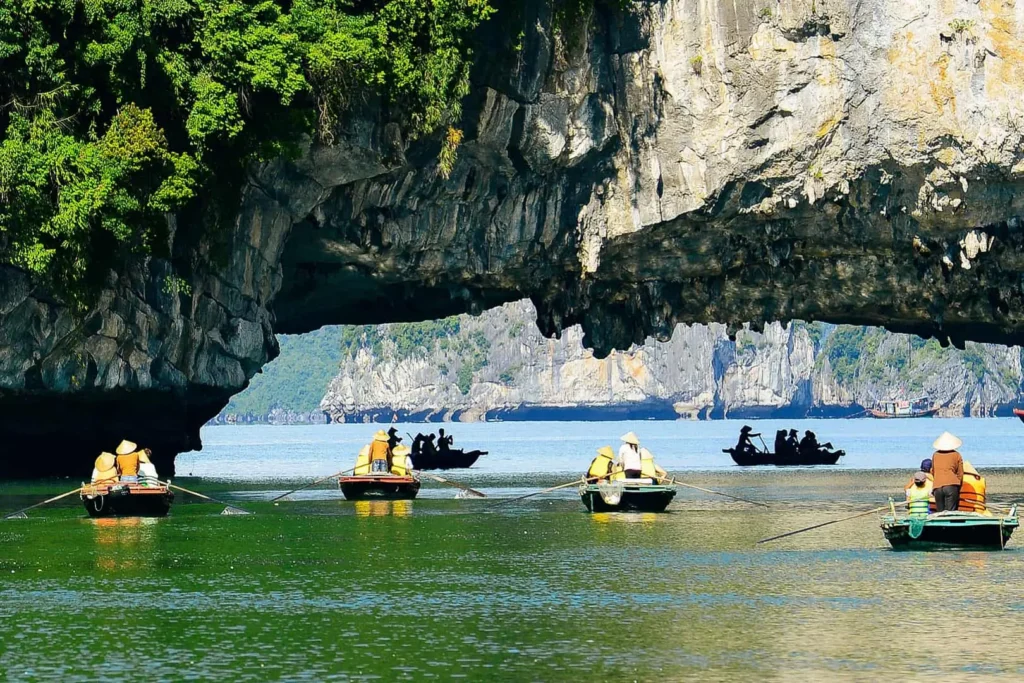 Halong bay luon cave